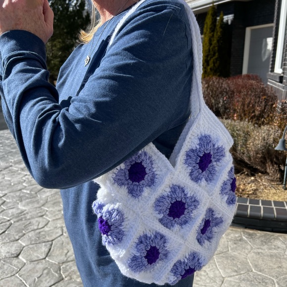 Hand Crocheted Lined Purple Flower White Tote Bag! - Picture 13 of 13